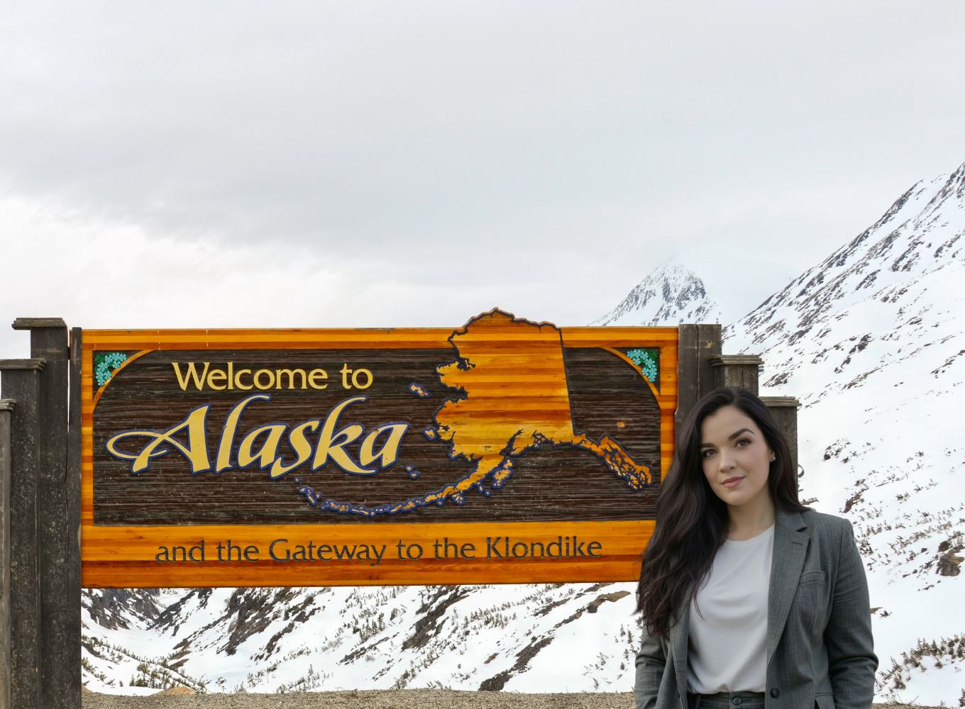 Kelsie McKnight at the Welcome to Alaska sign